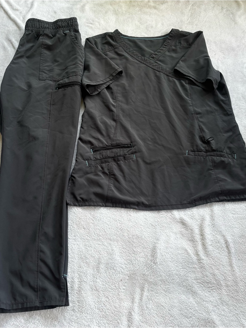 SCRUBSTAR Charcoal Gray V-Neck Scrub Set - Women’s Medium Petite (M)